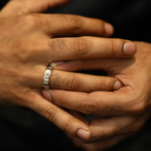 Essential platinum band